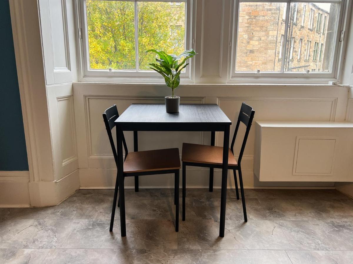 Cozy Studio Apartment of Glasgows West End - Housity