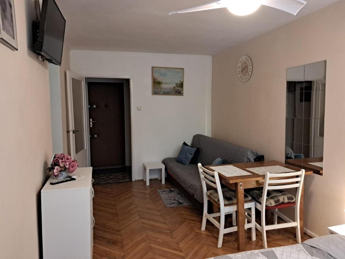 "Sady Flat" - Housity