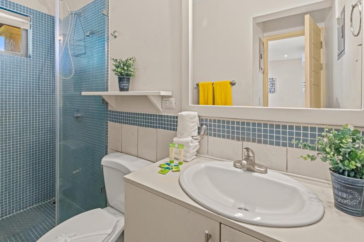 Beautiful beach front entire condo - Housity