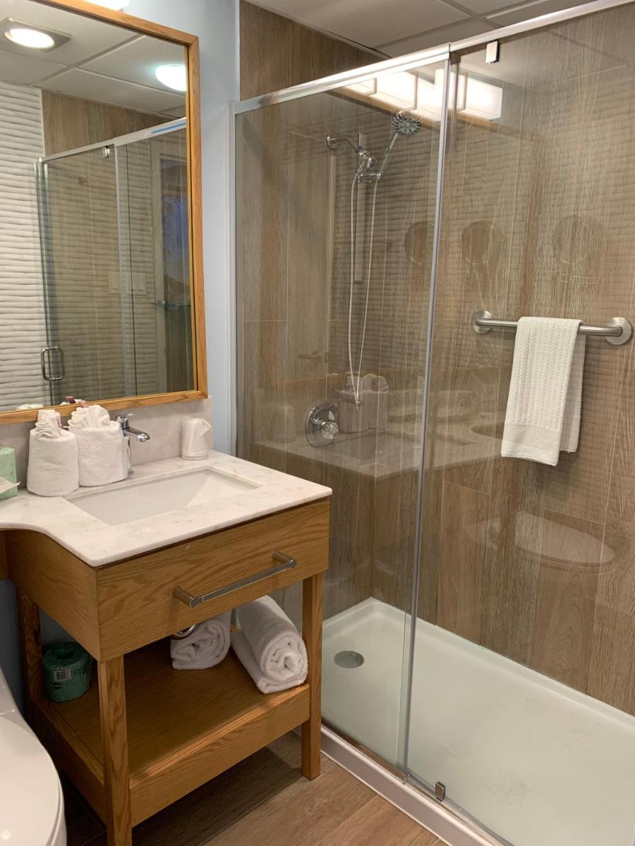 The Lodge Luxury Resort At Lake Harmony - Housity