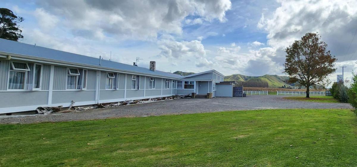 The Headland Lodge Gisborne Group Stay - up to 14 guests - Housity