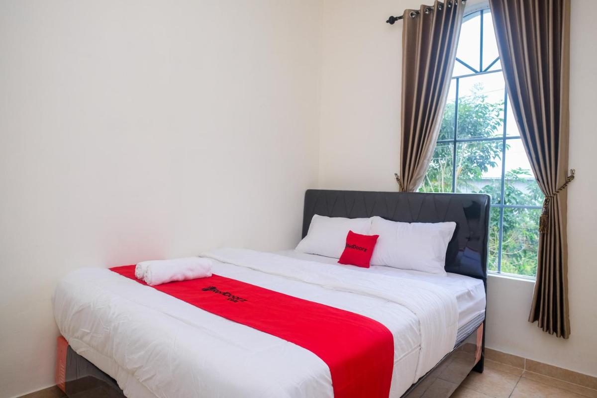 RedDoorz near Terminal Bus Purwokerto - Housity