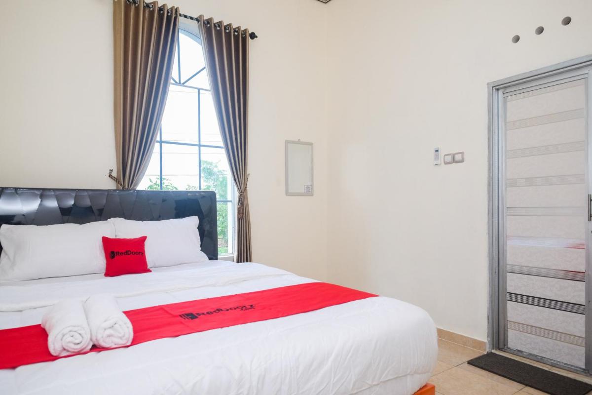 RedDoorz near Terminal Bus Purwokerto - Housity