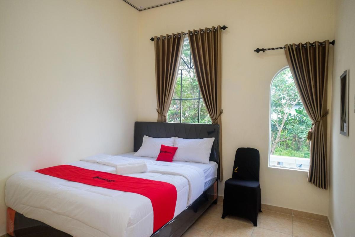 RedDoorz near Terminal Bus Purwokerto - Hizvo
