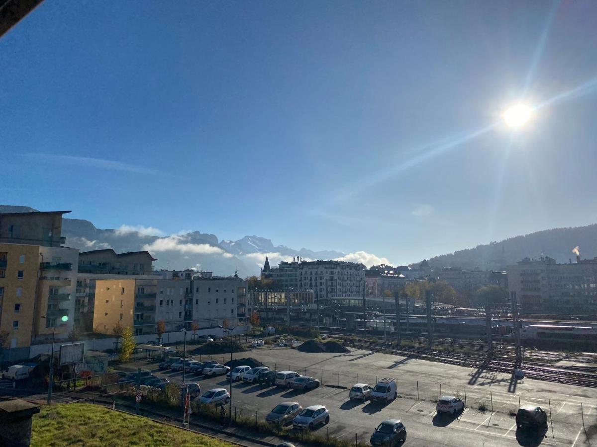 -- Le Sanctuaire, à 50 mètres de la Gare -- - Housity