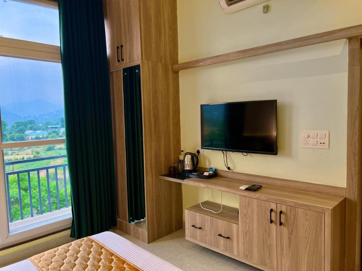 Divine by The Lake Hill - Housity