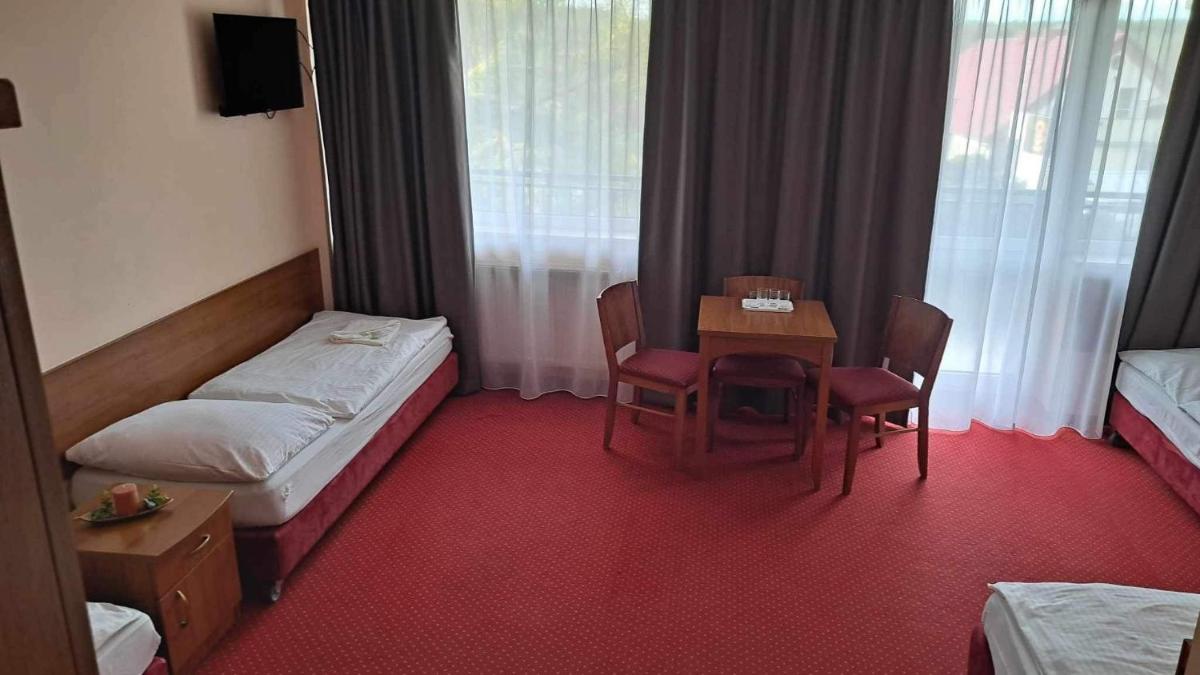 Ośrodek Wypoczynkowy KARINA - Housity