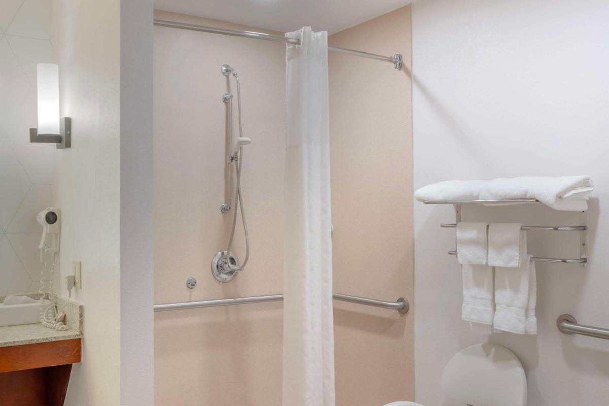 Comfort Suites Bloomsburg - Housity