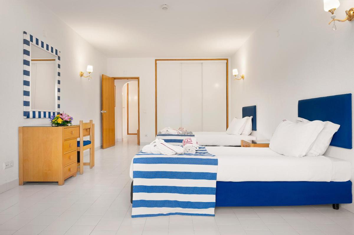 Uma cama ou camas num quarto em Grand Muthu Oura View Beach Club