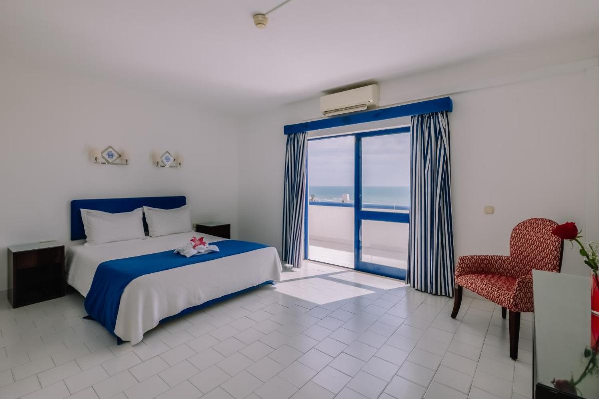 Uma cama ou camas num quarto em Grand Muthu Oura View Beach Club