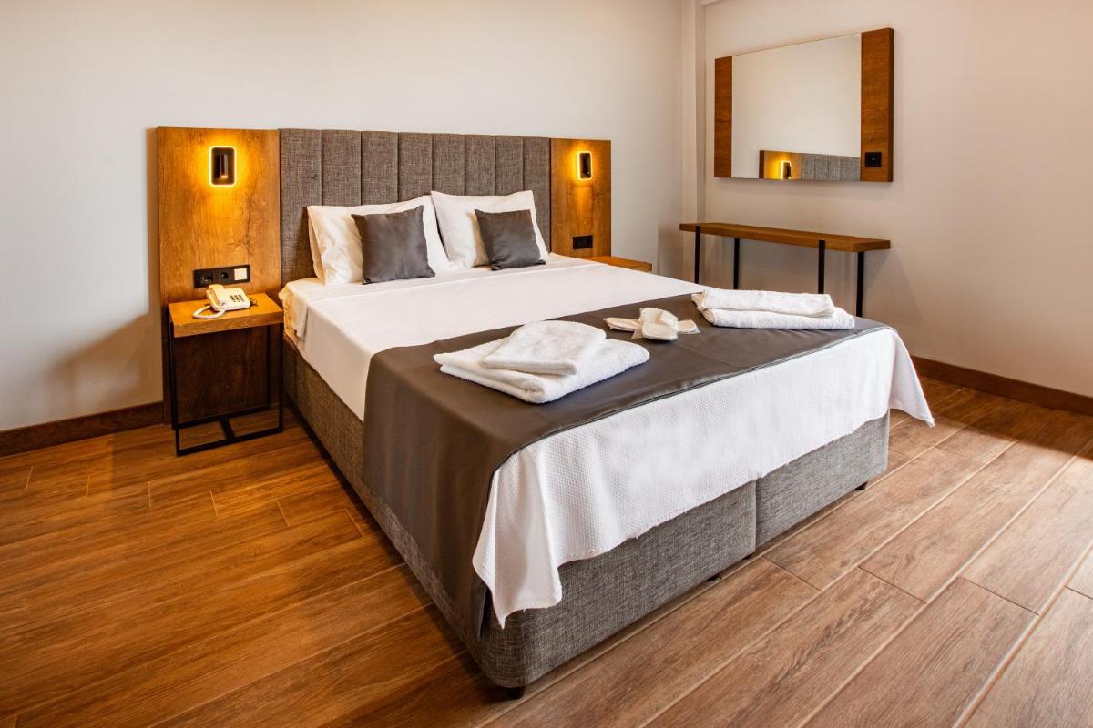Grand Business Hotel - Housity