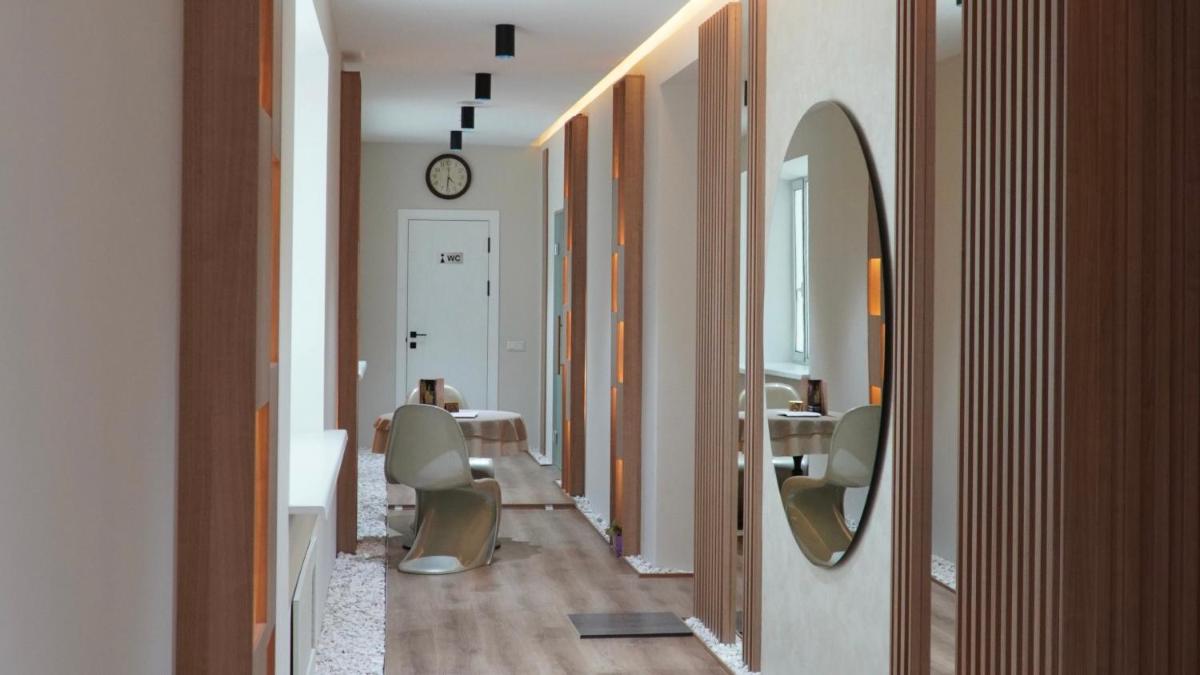 Golden Dragon - Housity