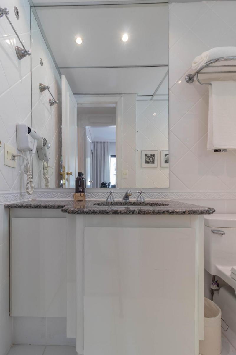 Suitetrails - The Universe Flat com quartos 3º andar padrão luxo com piscina a 5 min da Av Paulista