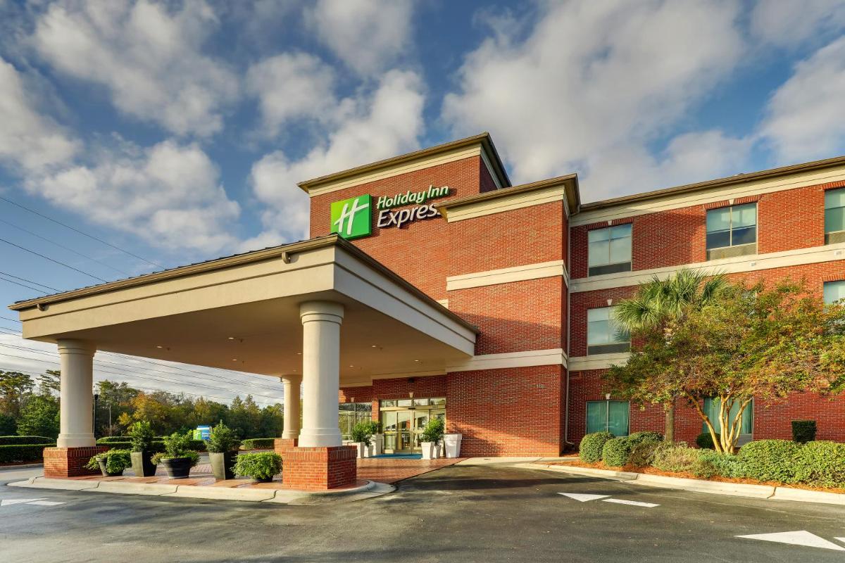 Holiday Inn Express Leland - Wilmington Area by IHG - Housity