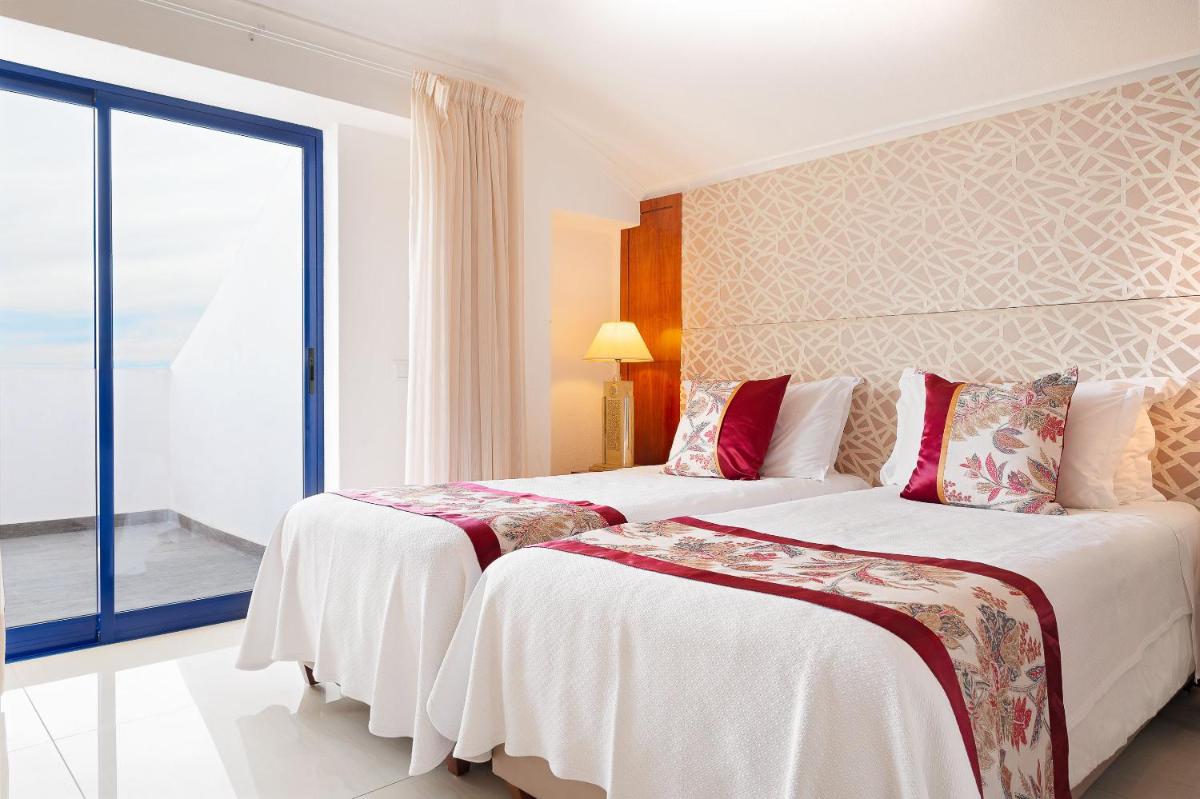 Uma cama ou camas num quarto em Grand Muthu Oura View Beach Club