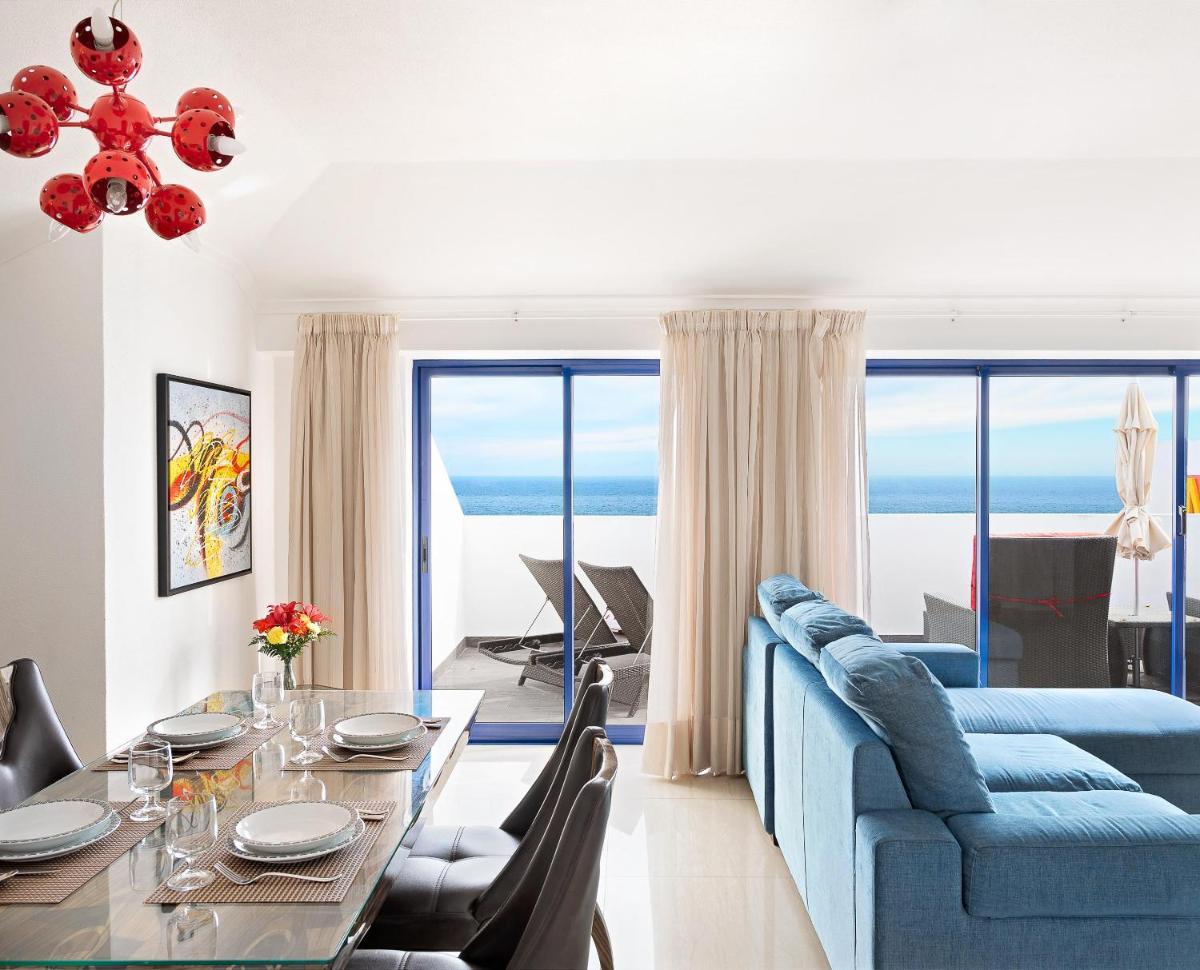 Uma área de estar em Grand Muthu Oura View Beach Club