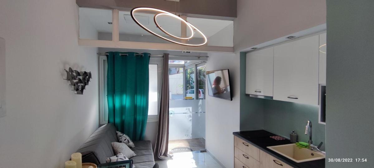 LEFKAS CITY APARTMENTS & SUITES - Housity