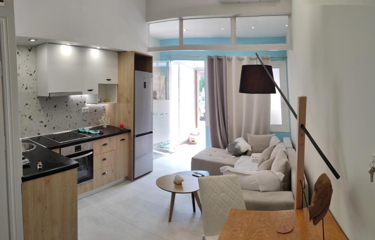 LEFKAS CITY APARTMENTS & SUITES - Housity
