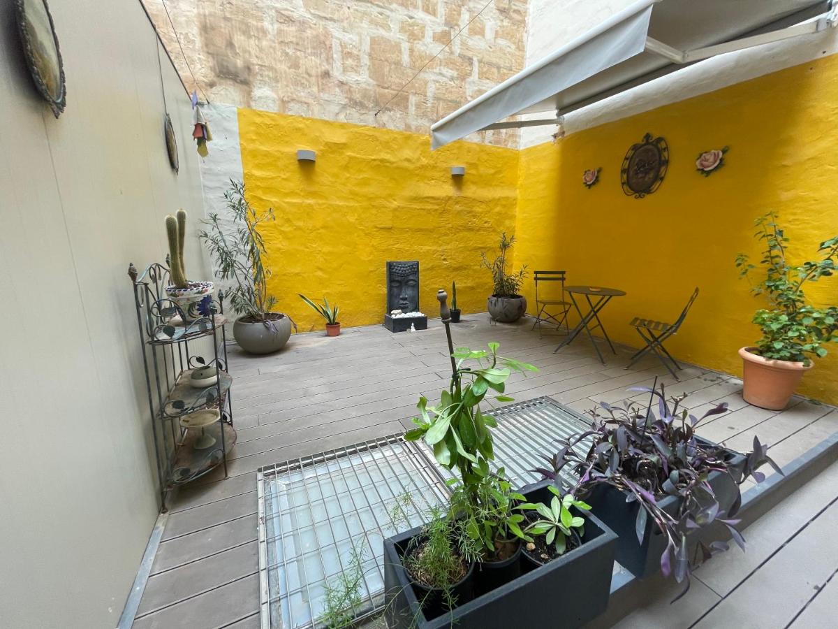 Valletta Collection - Merchant Str Apartment with large yard - Housity