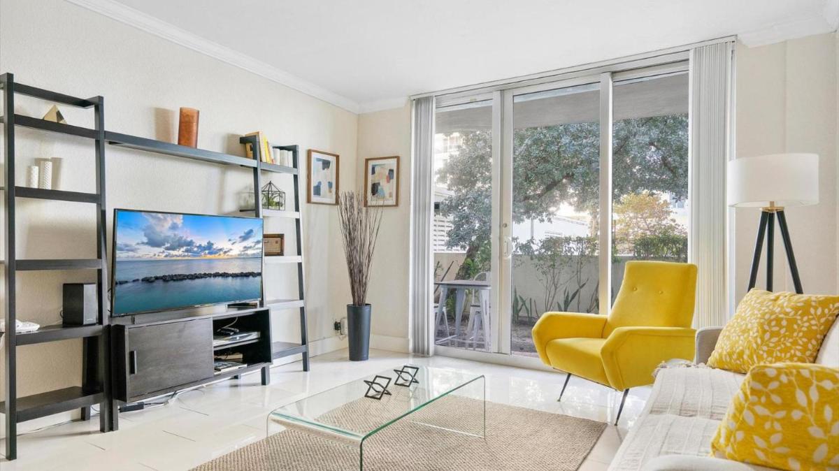 Tides Miami 2BR Condo on the beach - Housity