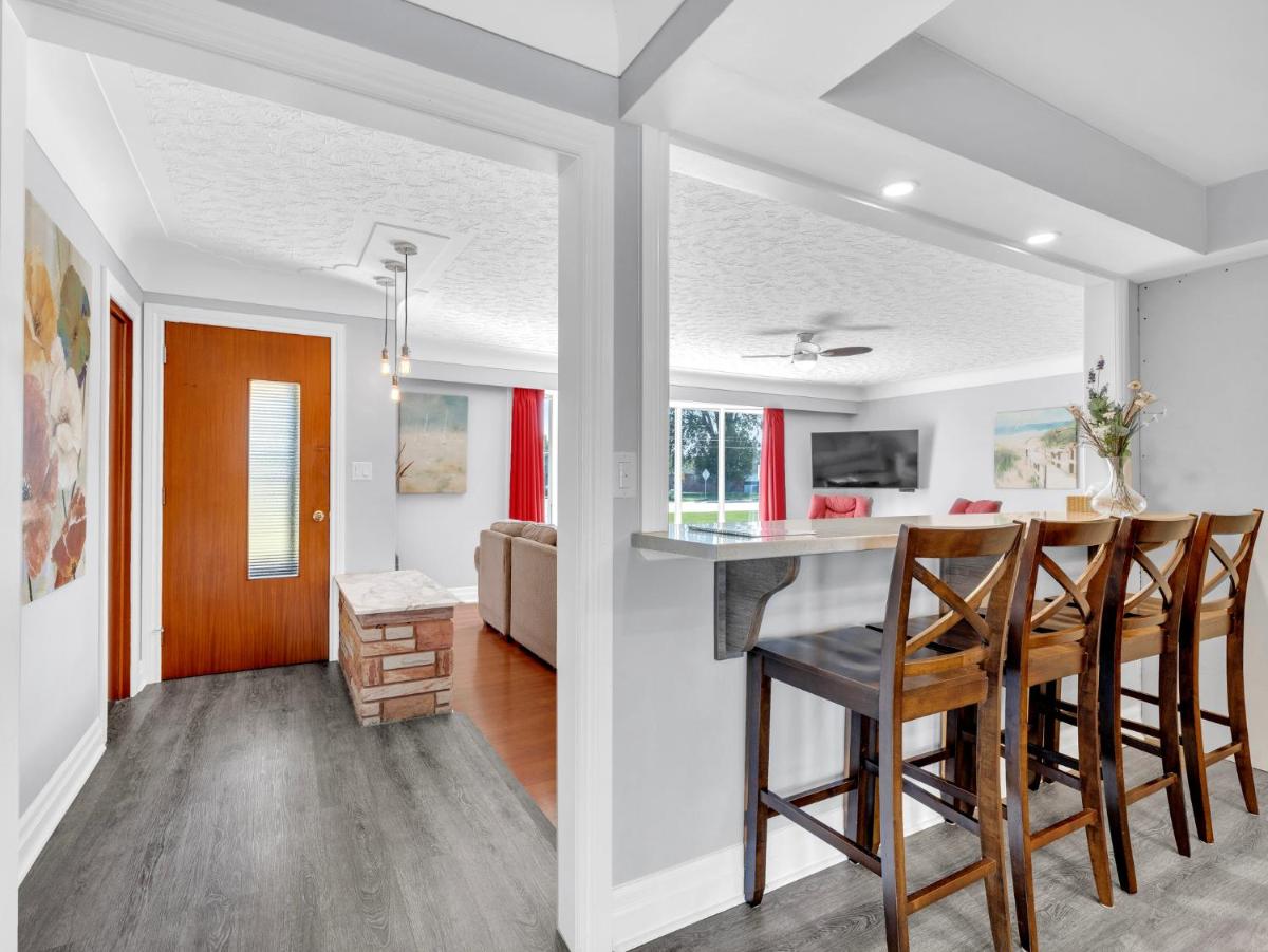 Park Bungalow #4 - Seacliff Beach Suites - Housity