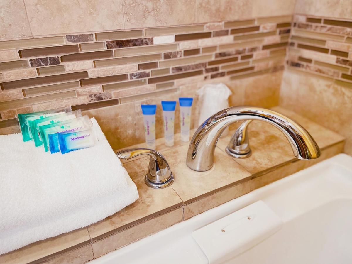 El Patio Inn - Near Universal Studios Hollywood - Housity
