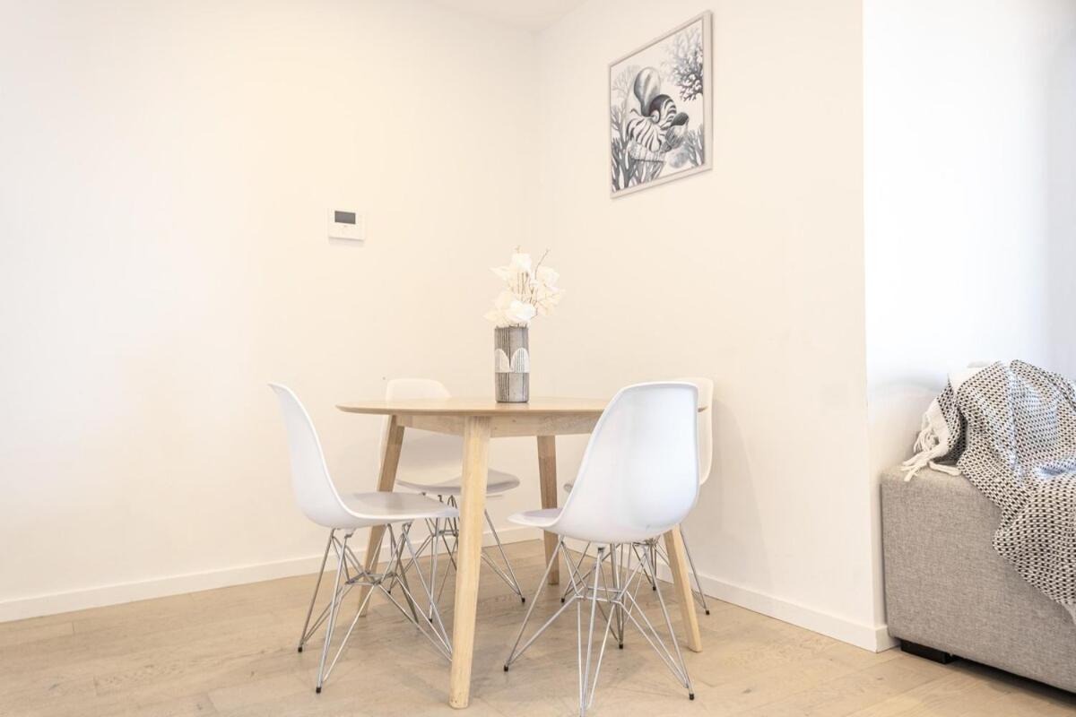 Inner City 1br1ba In Cbd Pool Gym Wi-fi - Housity