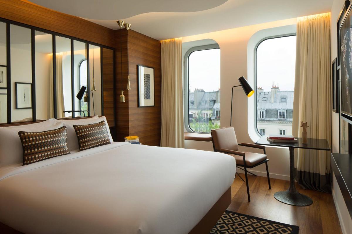 Un ou plusieurs lits dans un hébergement de l'établissement Renaissance Paris Republique Hotel & Spa