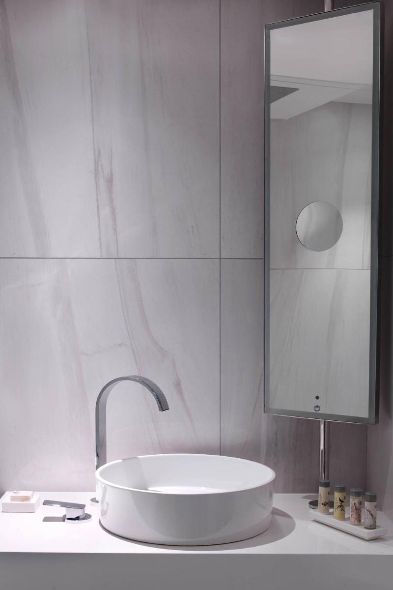 Salle de bains dans l'établissement Renaissance Paris Republique Hotel & Spa