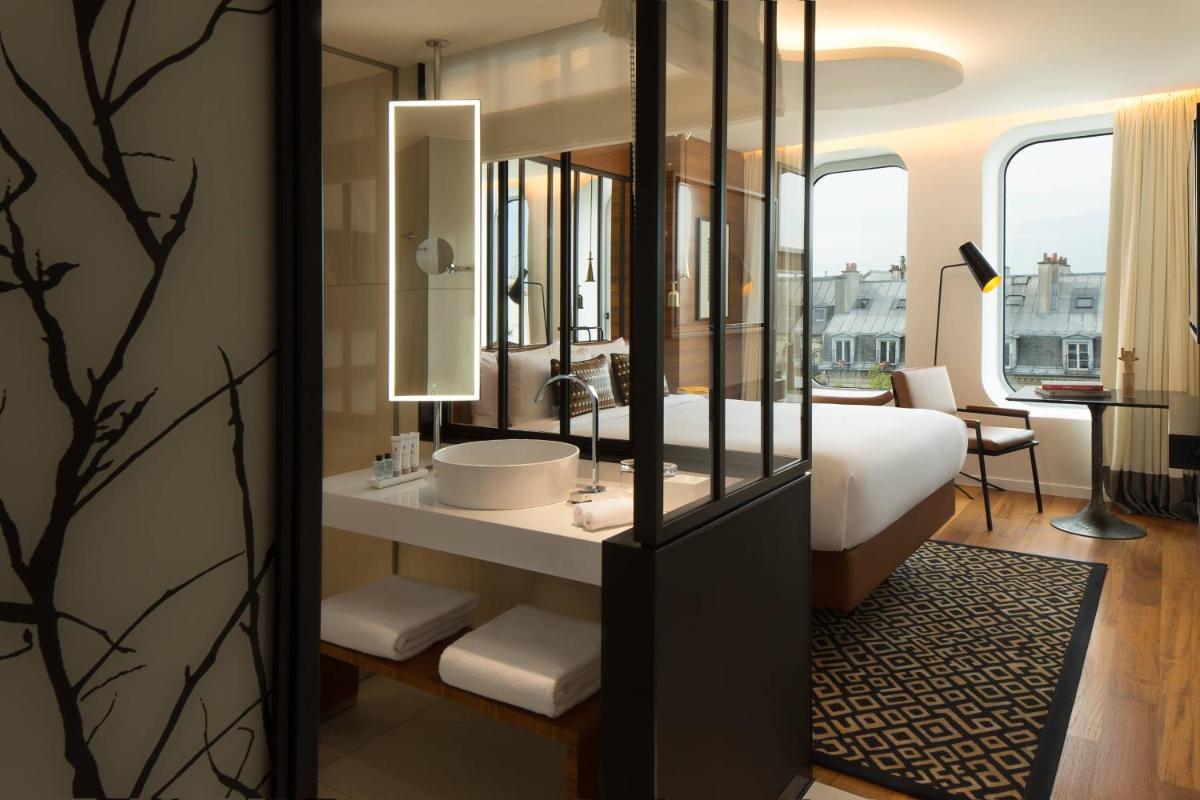 Salle de bains dans l'établissement Renaissance Paris Republique Hotel & Spa