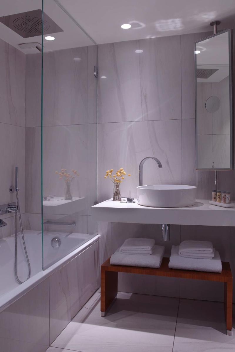 Salle de bains dans l'établissement Renaissance Paris Republique Hotel & Spa