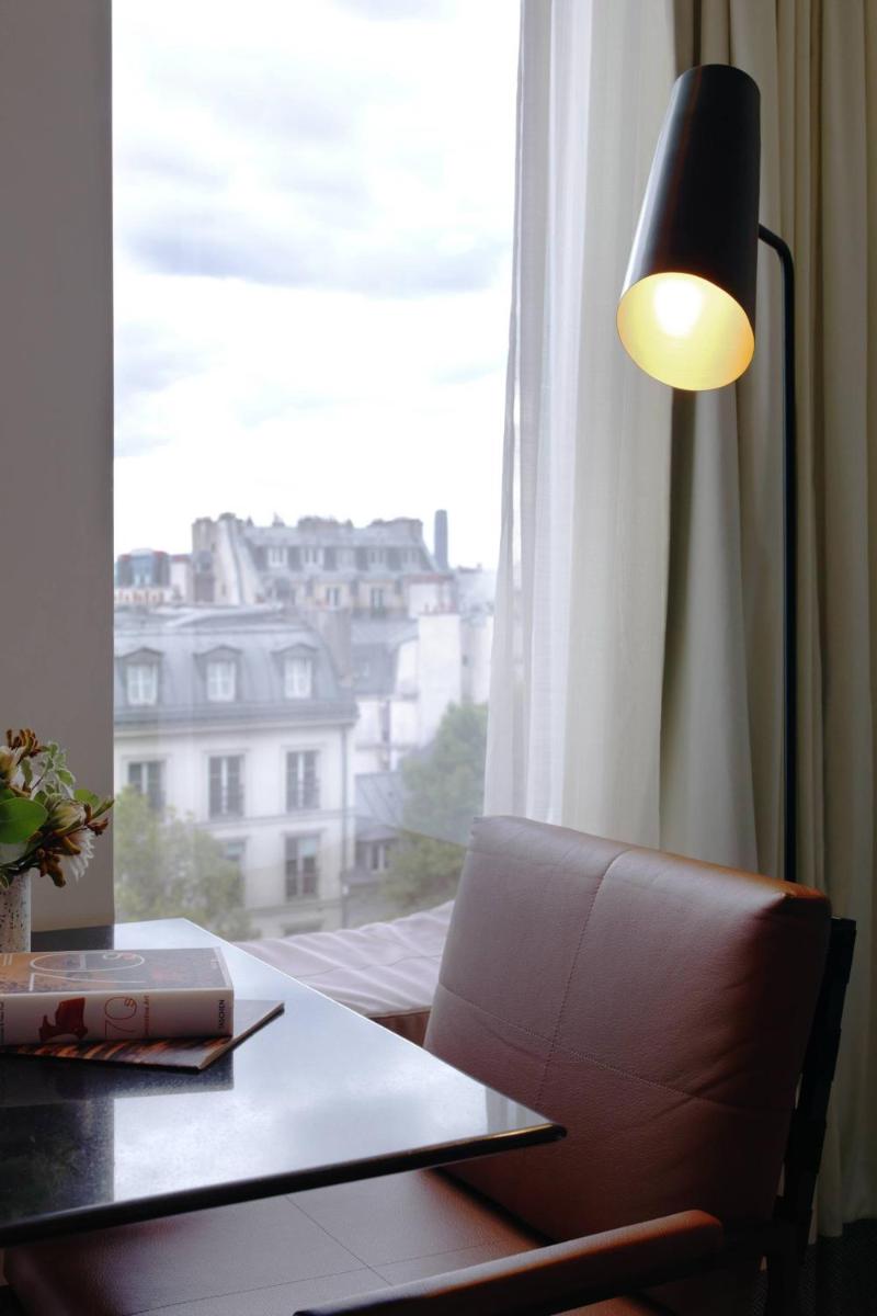 Coin salon dans l'établissement Renaissance Paris Republique Hotel & Spa