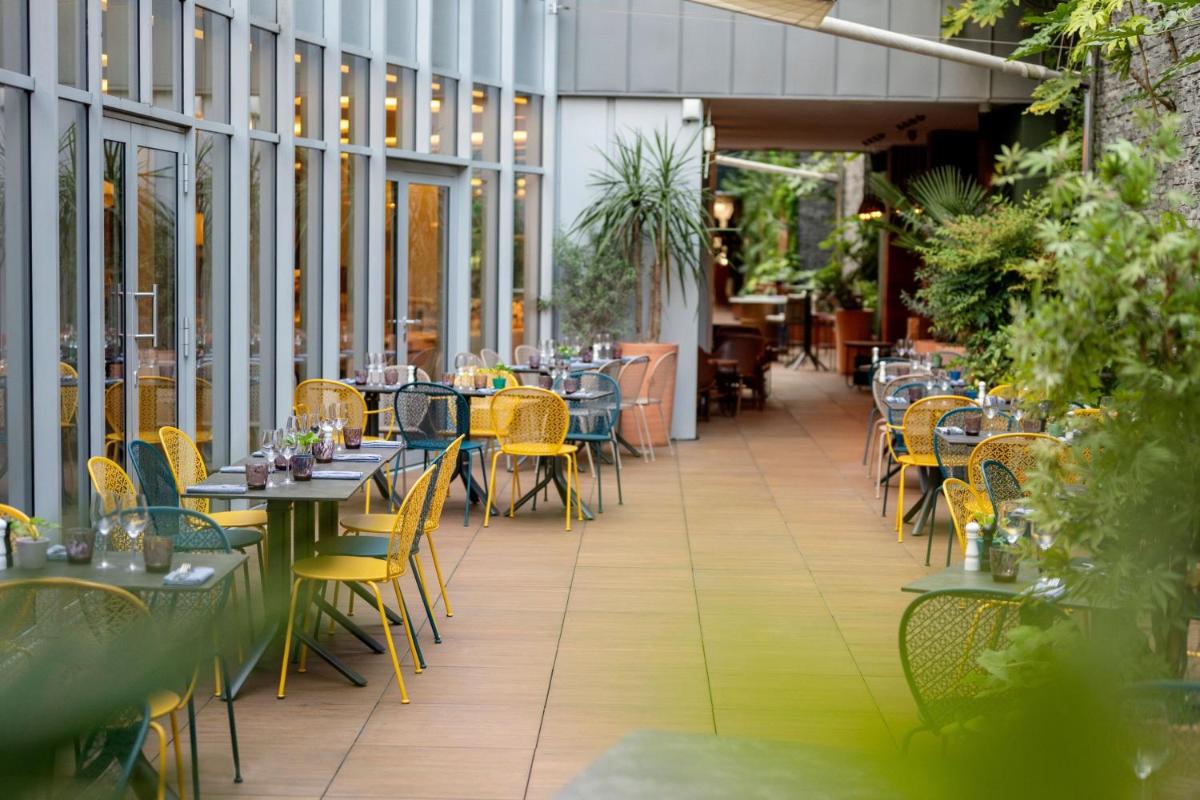 Restaurant ou autre lieu de restauration dans l'établissement Renaissance Paris Republique Hotel & Spa