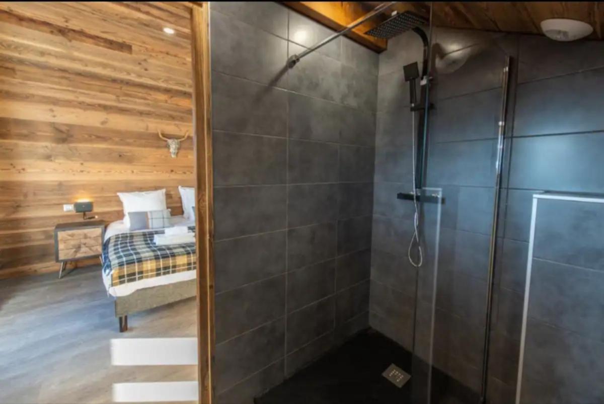 Chalet 24 pers sur la route du tour - Housity