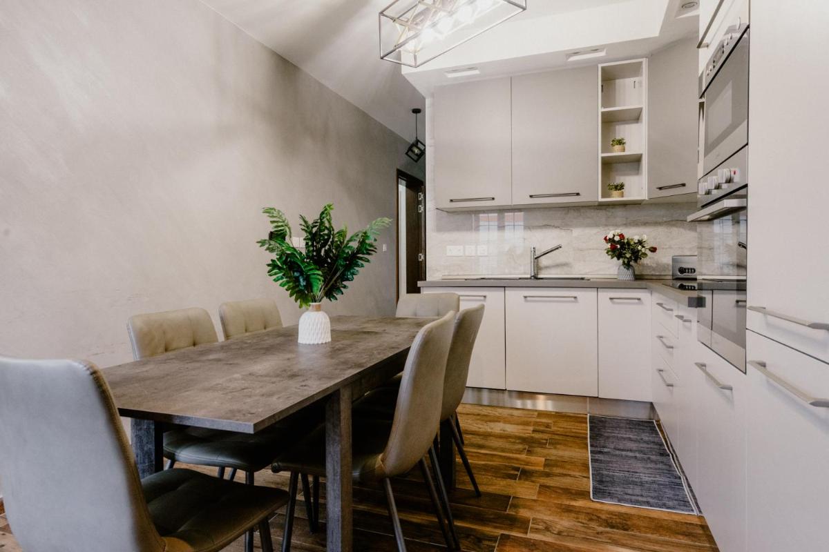 LA88 Bayview Apartment I - Housity