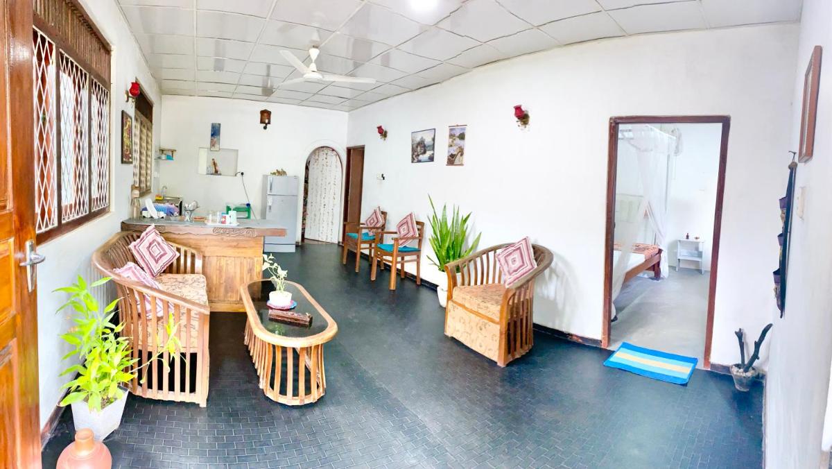Surfing Waves Madiha - Housity