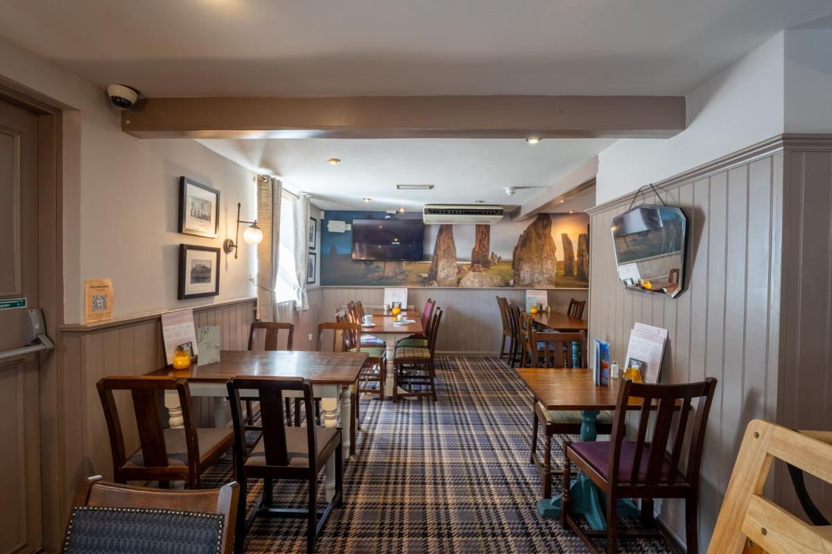 West Port Hotel - Housity