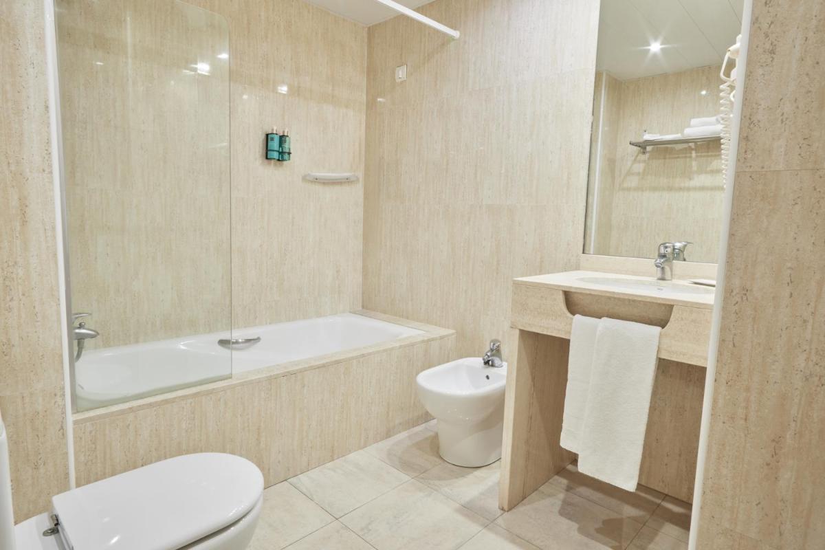 Un baño de Sunway Playa Golf & Spa Sitges