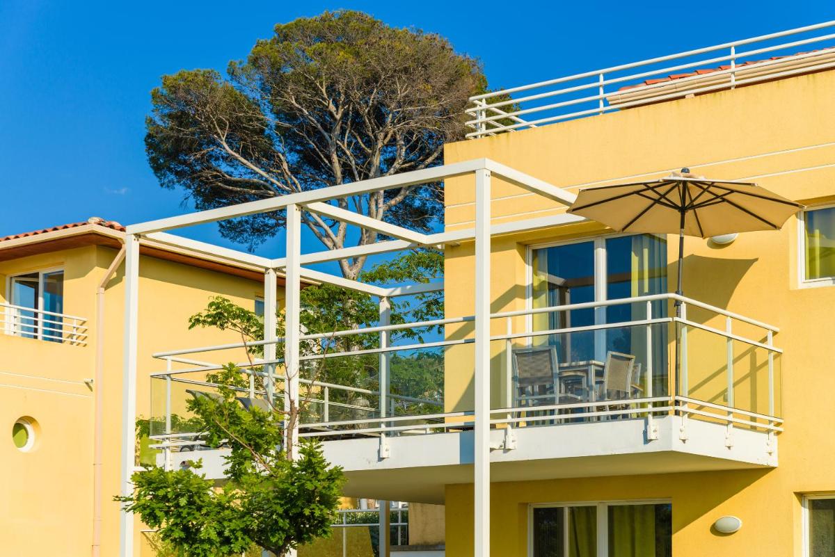 Balcon ou terrasse dans l'établissement Lagrange Vacances Les Terrasses des Embiez
