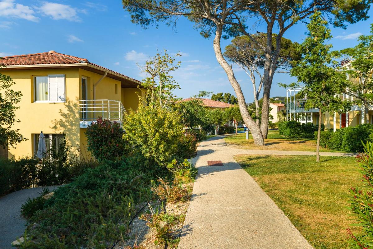 Jardin de l'établissement Lagrange Vacances Les Terrasses des Embiez