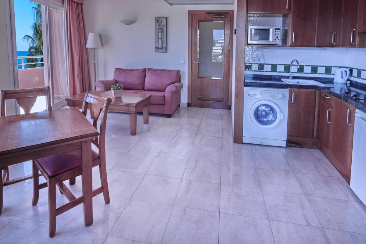 Una cocina o zona de cocina en Sunway Playa Golf & Spa Sitges