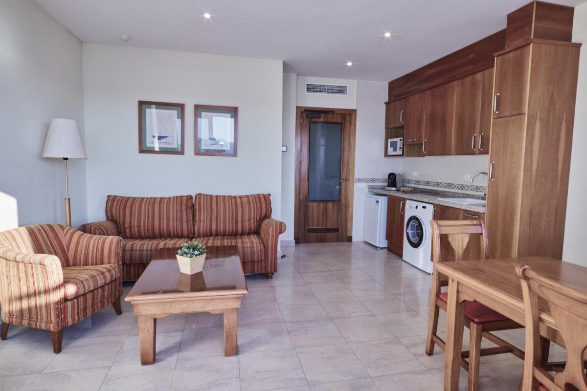 Una cocina o zona de cocina en Sunway Playa Golf & Spa Sitges