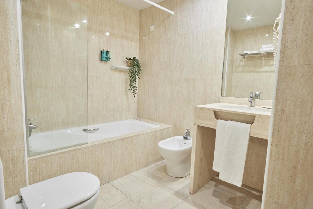 Un baño de Sunway Playa Golf & Spa Sitges