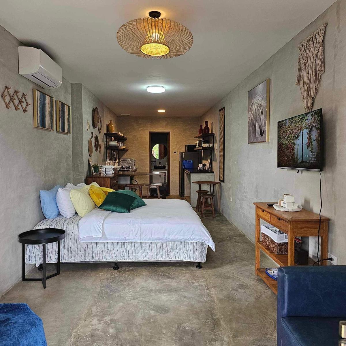 Kimberly's Place - Transient House Amadeo Cavite - Housity