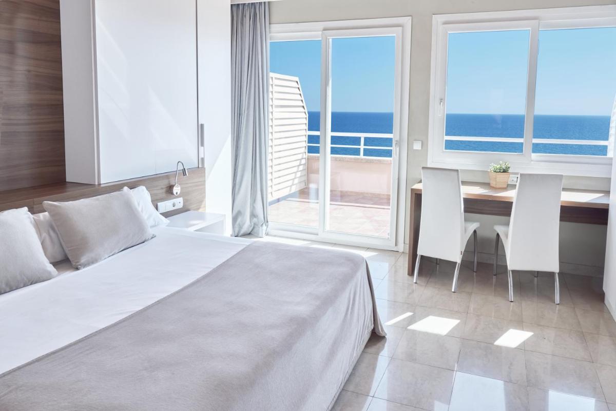 Cama o camas de una habitación en Sunway Playa Golf & Spa Sitges