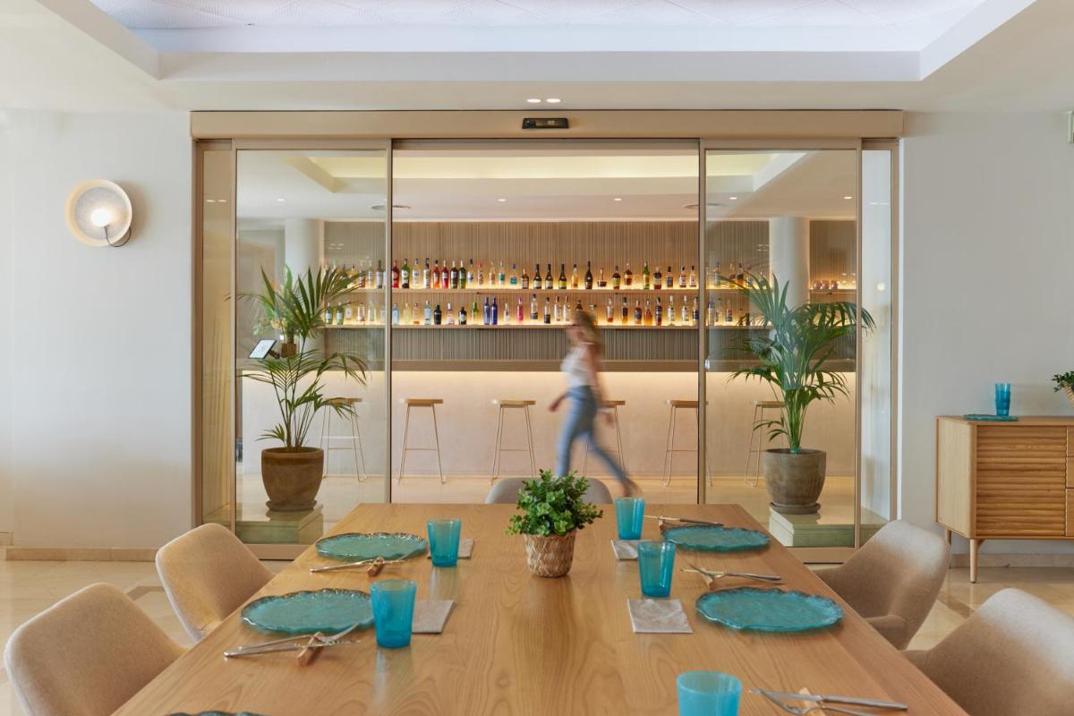 Un restaurante o sitio para comer en Sunway Playa Golf & Spa Sitges