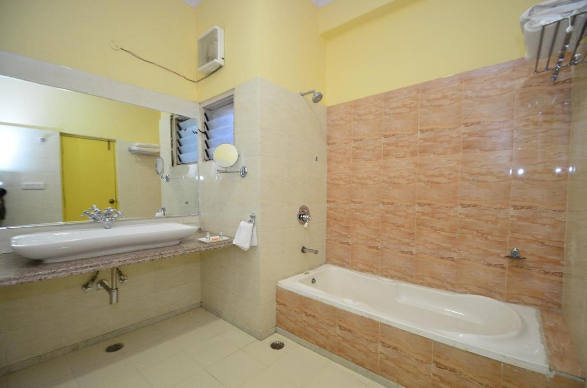 Aaram Baagh - A Luxury Nature Resort - Housity