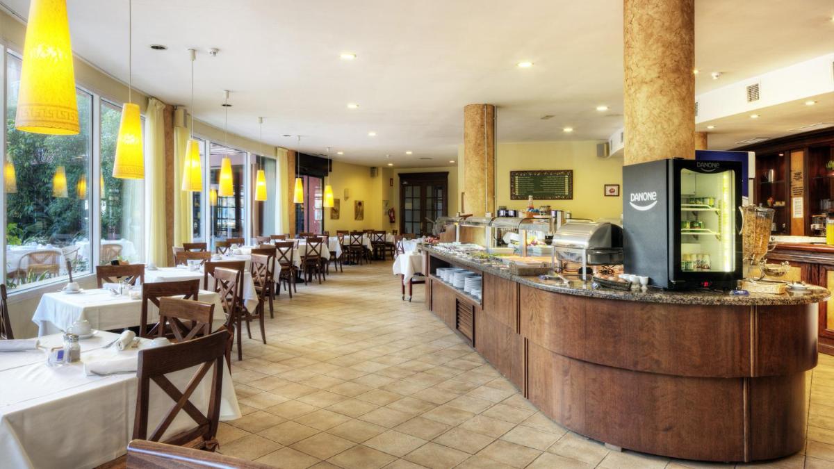 Un restaurante o sitio para comer en Sunway Playa Golf & Spa Sitges