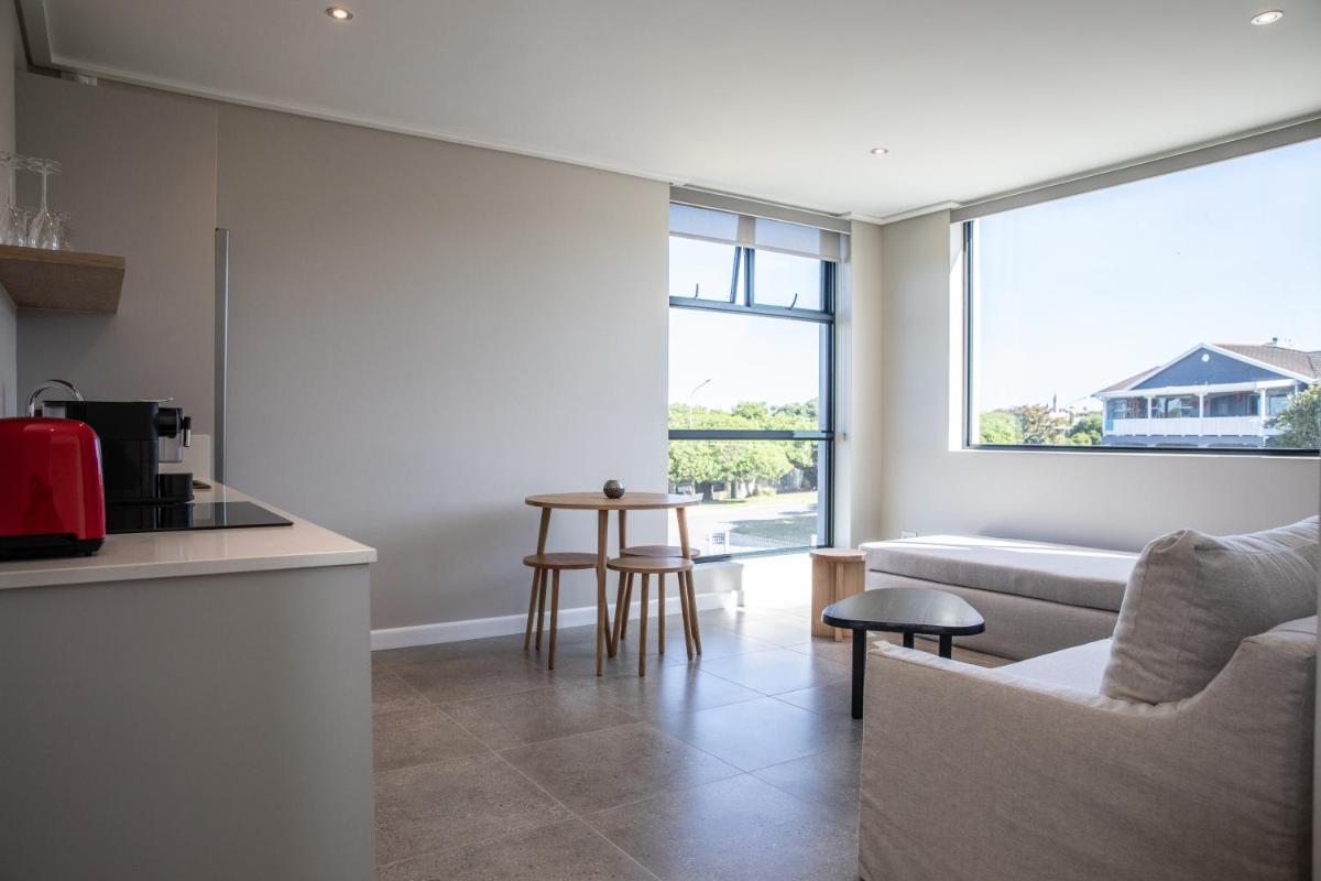 Hilltop Bayview Luxury Apartments - Hizvo