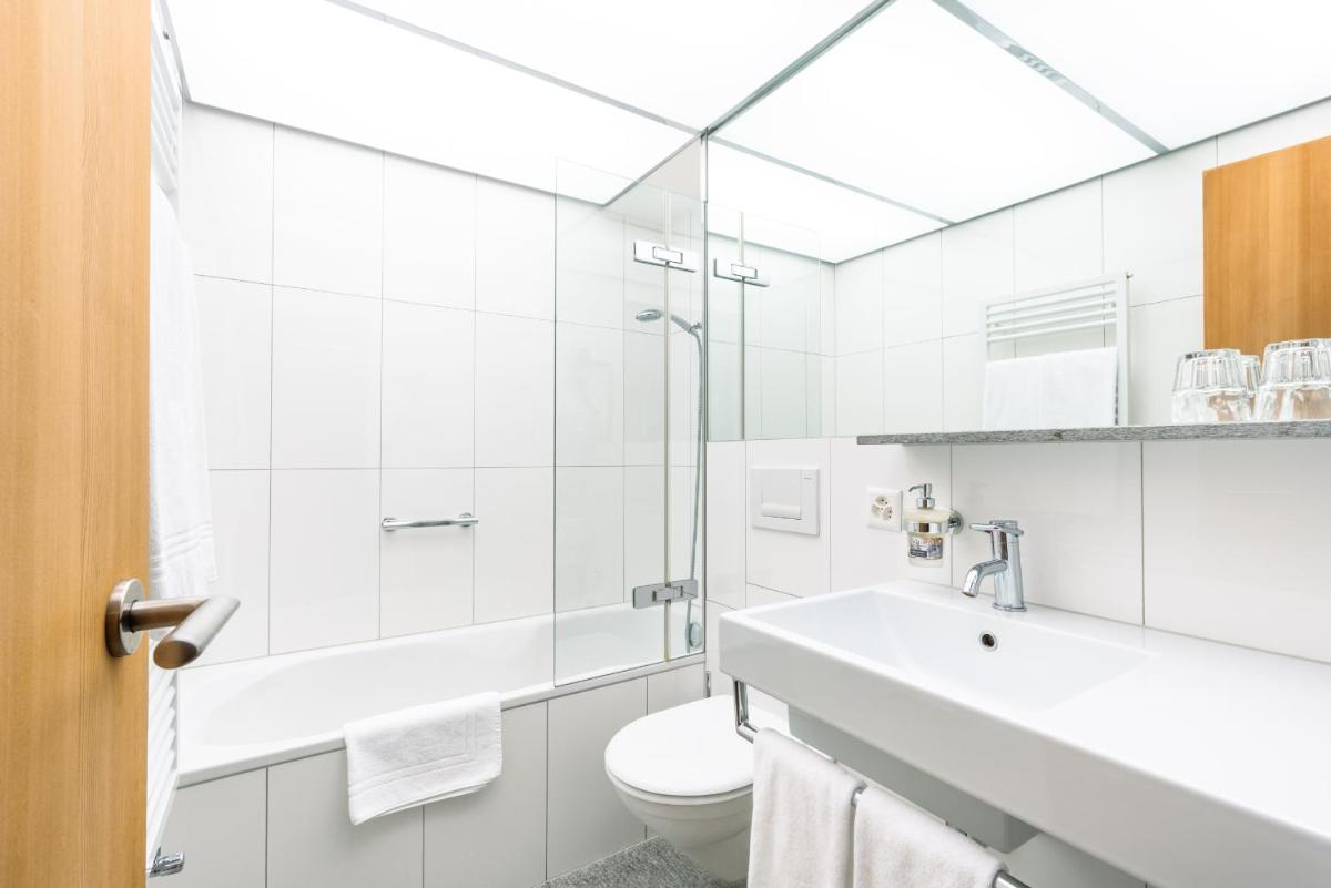 Hauser Hotel St. Moritz - Housity